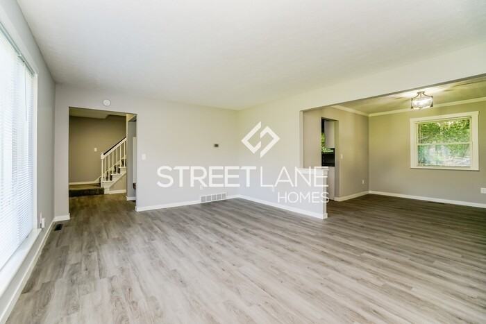 6639 Springbrook Dr - Photo 3 of 15