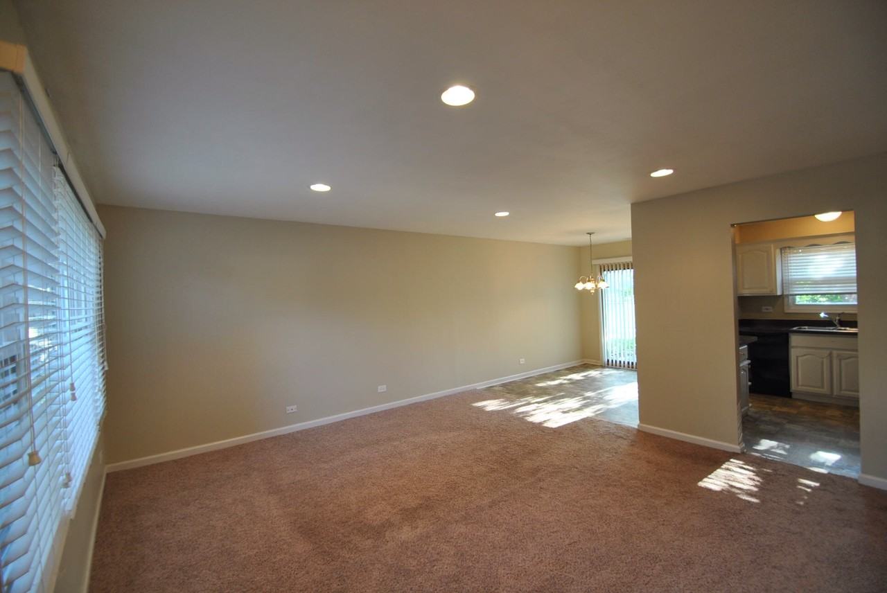 1113 Singleton Dr - Photo 2 of 5