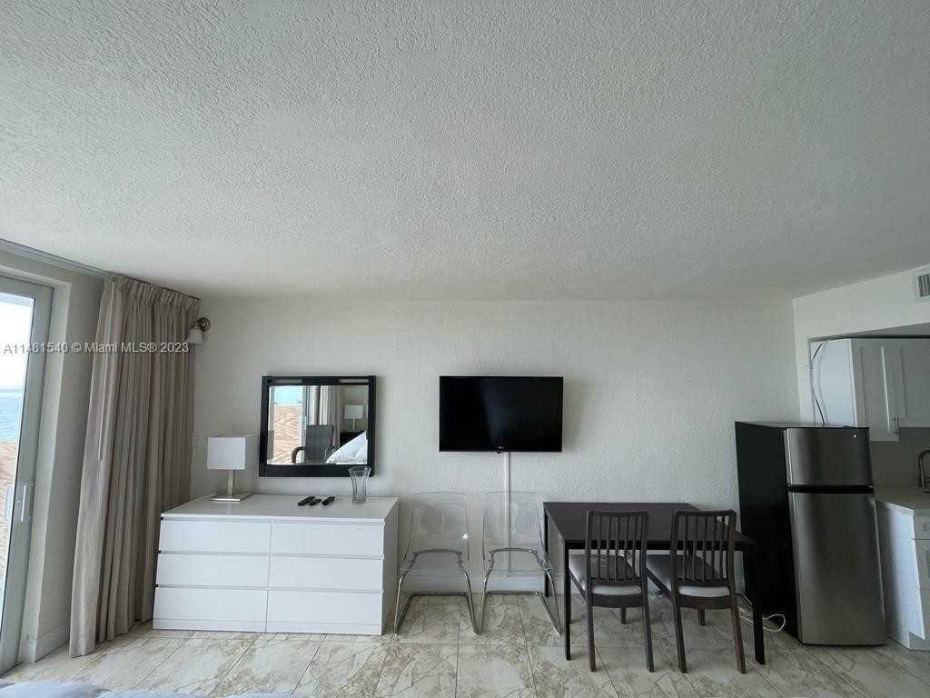19201 Collins Ave #411 - Photo 5 of 6