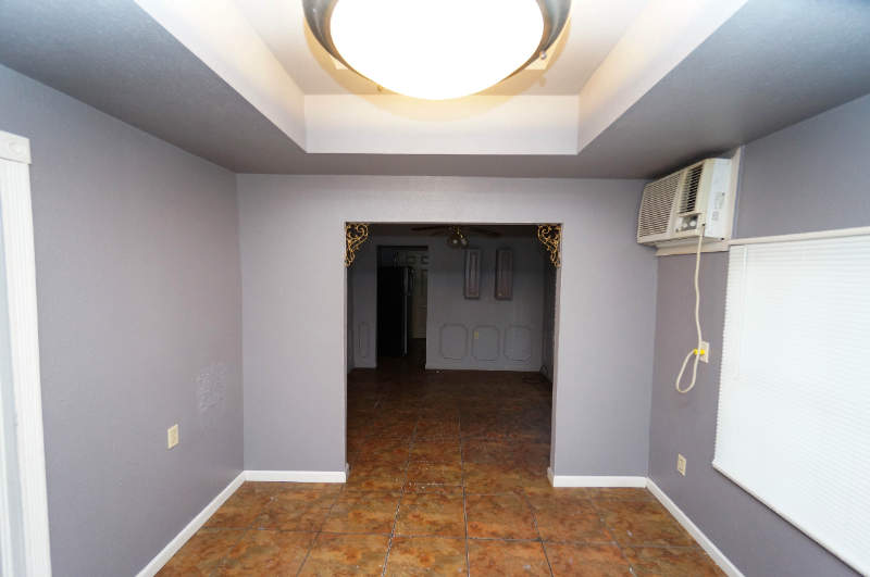 1034 Pandora St - Photo 2 of 9