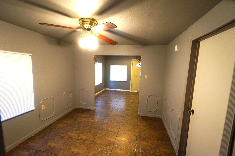 1034 Pandora St - Photo 3 of 9