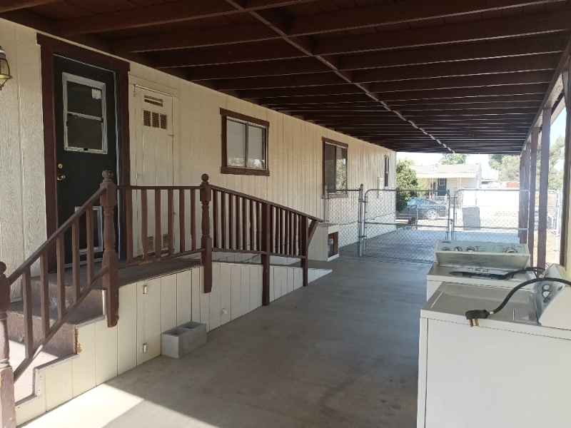 427 E Tulare St - Photo 3 of 4