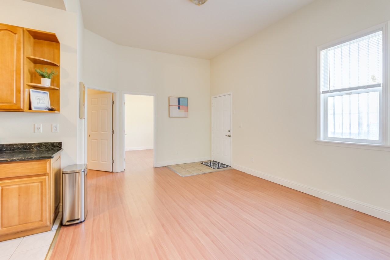 1007 32nd Street - Photo 2 of 15