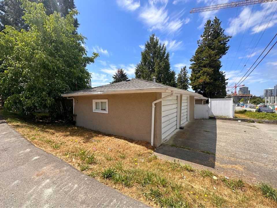 10716 Whalley Blvd Apartments 10716 Whalley Boulevard, Surrey, BC V3T