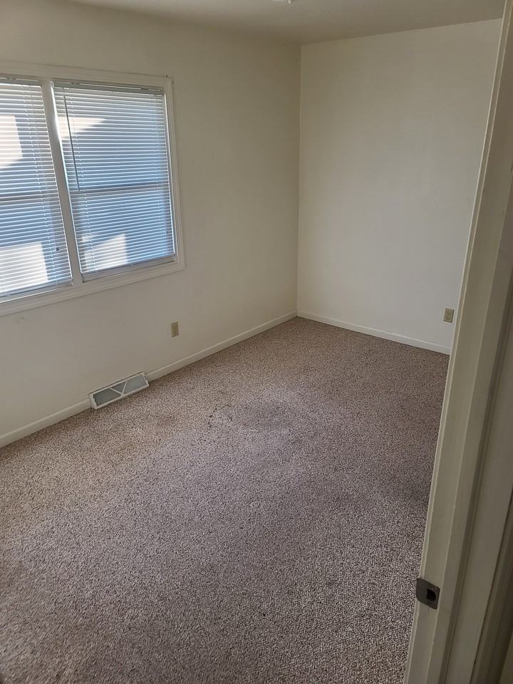 1405 1st Ave #4 - Photo 2 of 7