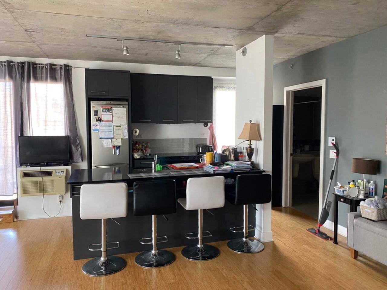 2153 Rue Ste-Catherine O - Photo 3 of 15