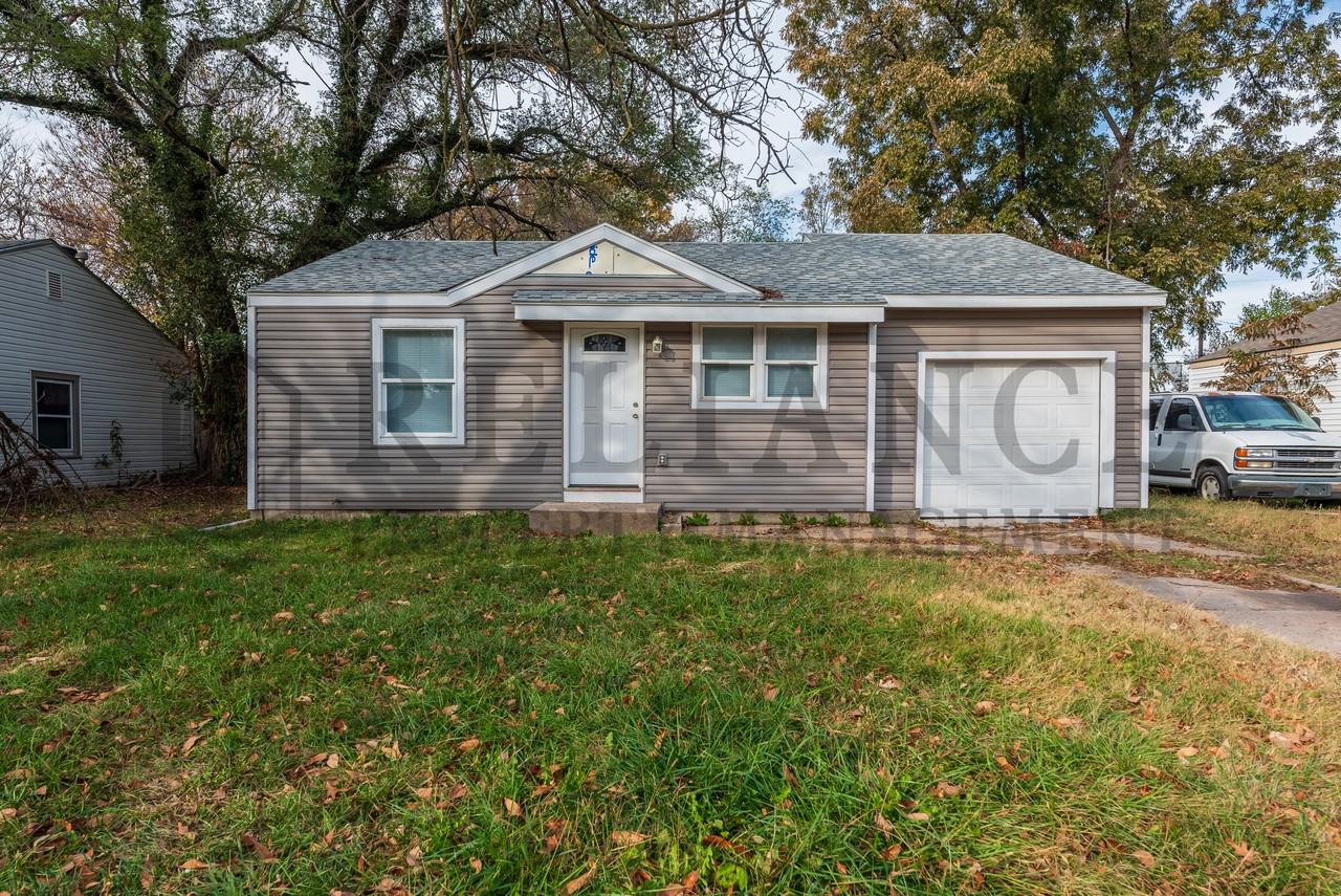 1041 S Christine St #1