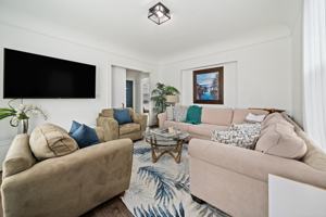 featured image of 152 E Plymouth St