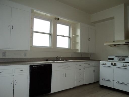 1745 37th Ave - Photo 2 of 6