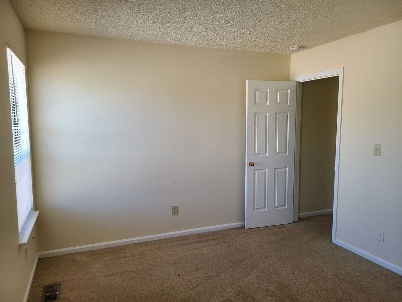 8576 Chesapeake Blvd - Photo 2 of 10