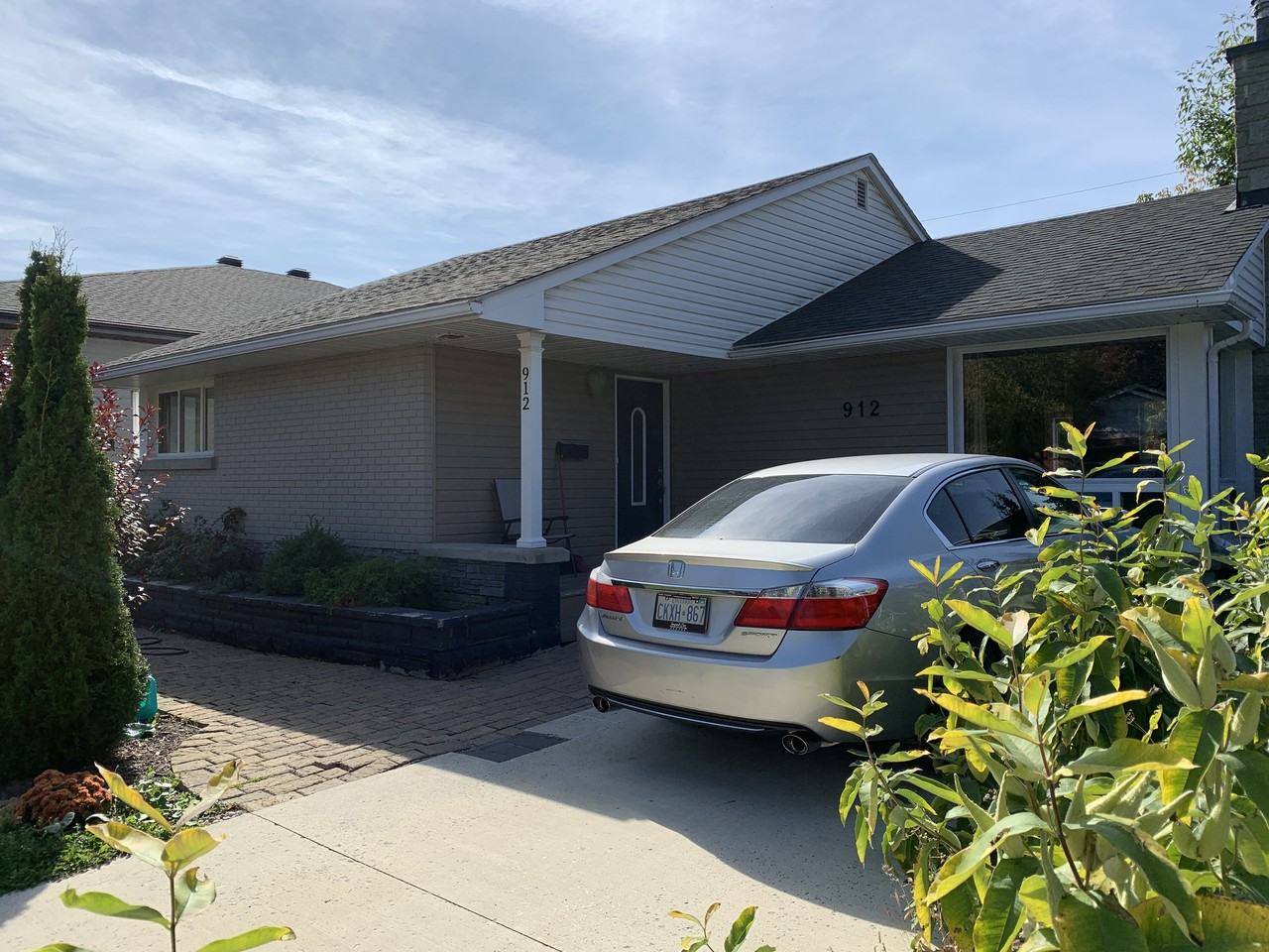 Fairlawn Ave & Lenester Ave, Ottawa, ON K2A 3S5 Room for 1,230/month