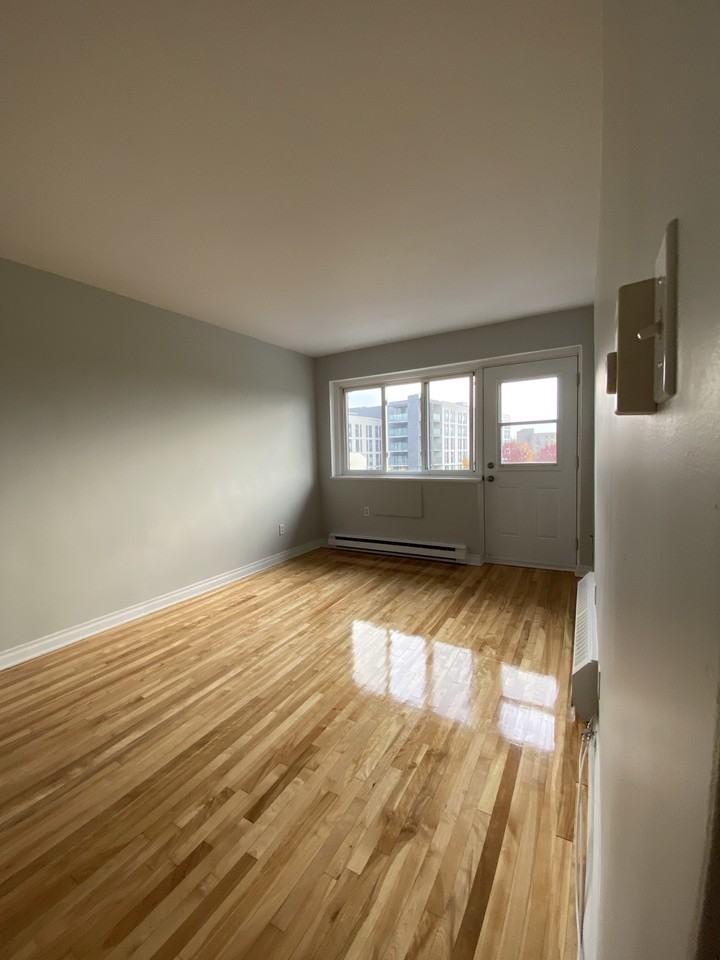 The 939959 CôteVertu Apartments 939,959 Boulevard Côte Vertu