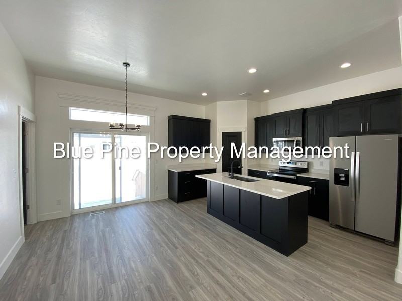 4331 N Catalina Ave - Photo 2 of 19