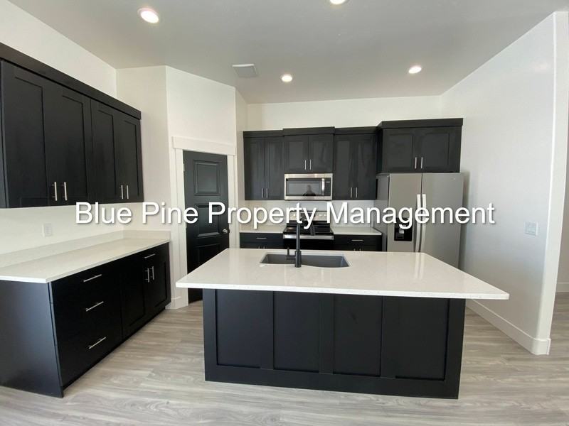 4331 N Catalina Ave - Photo 3 of 19