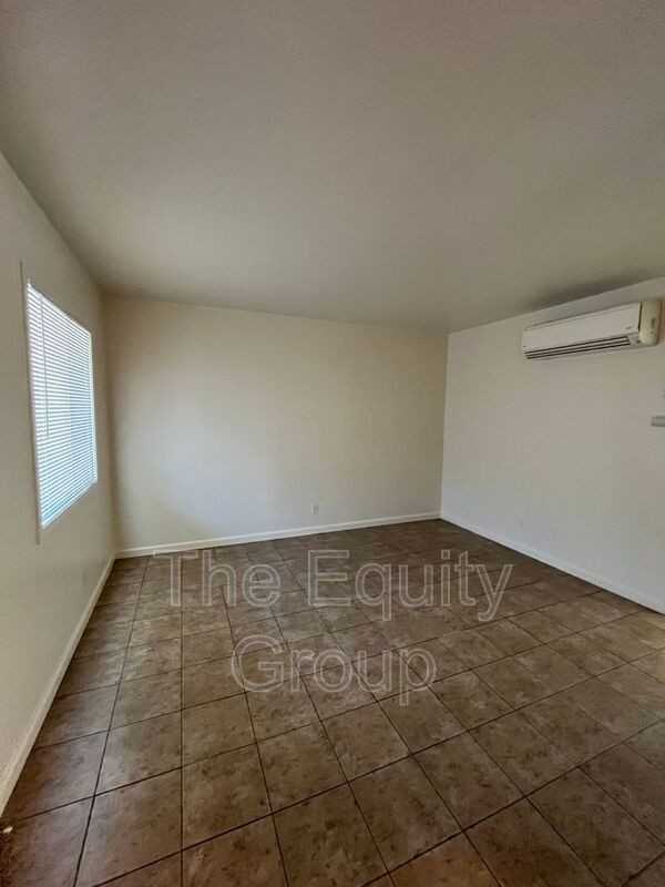 389 N Valencia Blvd - Photo 2 of 11