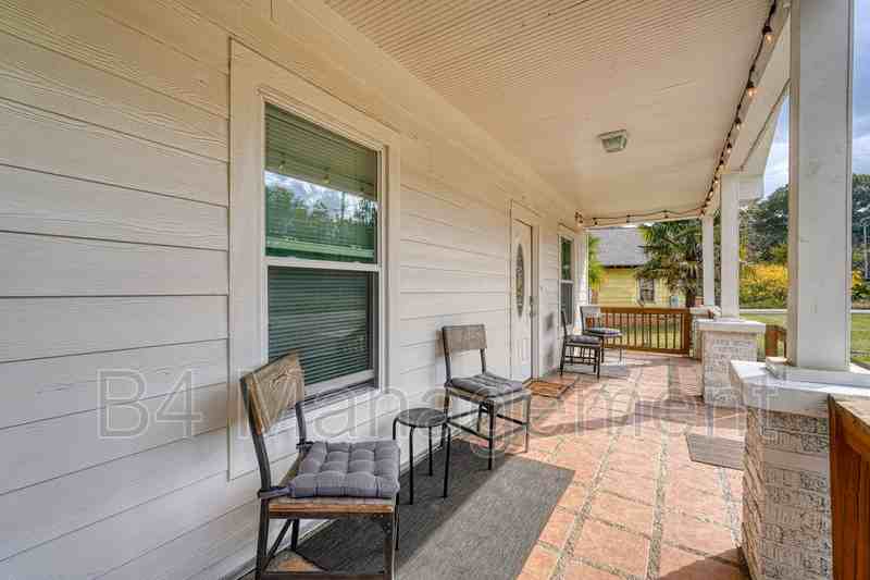 120 Whitin St - Photo 3 of 38