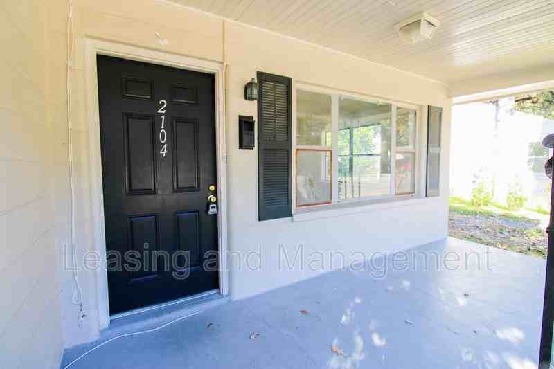 2104 Maybank Hwy - Photo 3 of 13