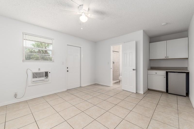 2121 Ne Park St - Photo 5 of 14