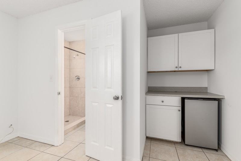 2121 Ne Park St - Photo 6 of 14