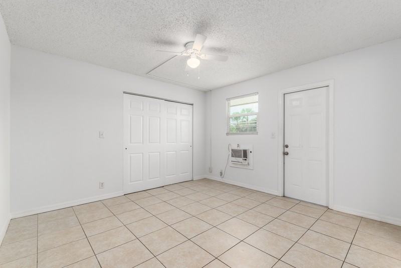 2121 Ne Park St - Photo 7 of 14