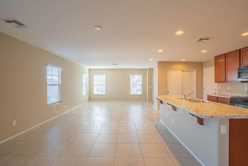 533 N Ranger Trl - Photo 5 of 35