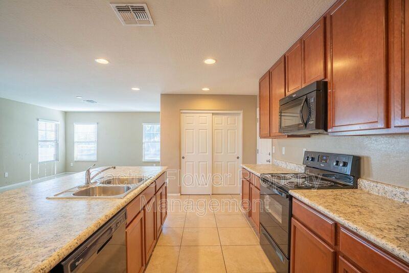 533 N Ranger Trl - Photo 6 of 35