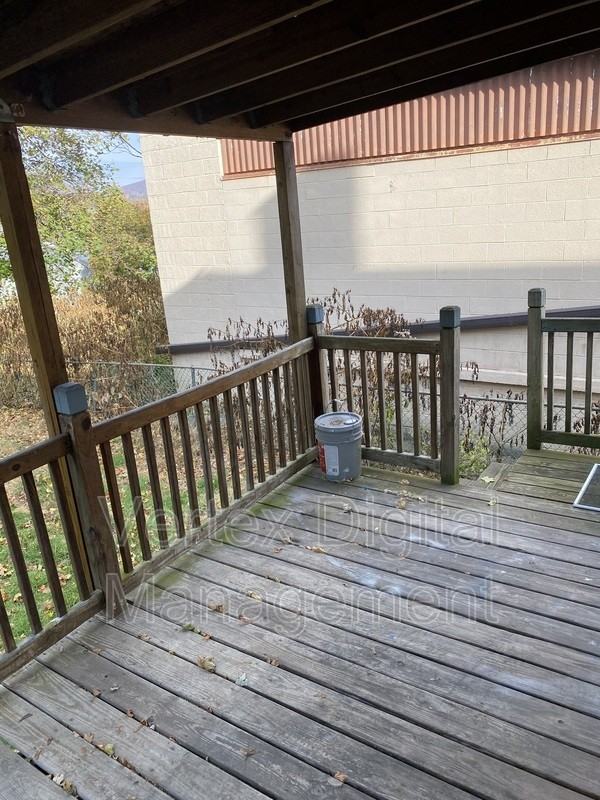 919 Sanderson Ave - Photo 2 of 14