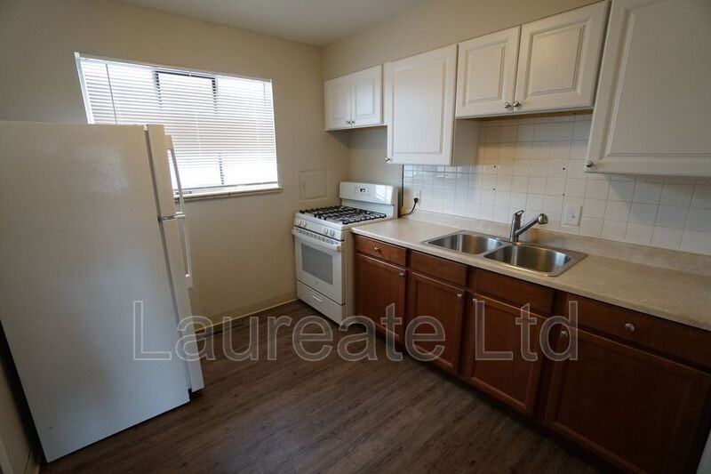 1925 E Wesley Ave - Photo 4 of 8