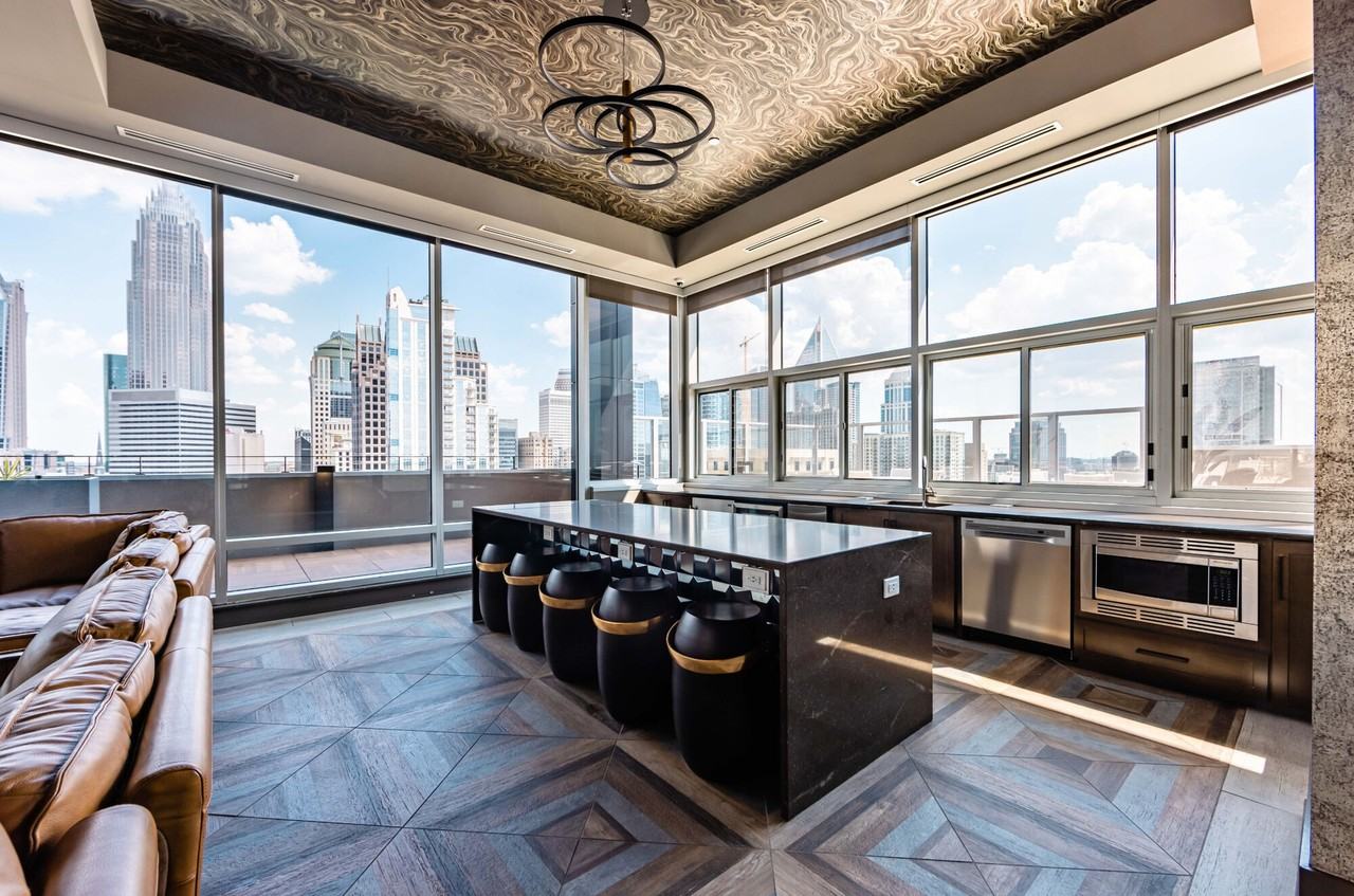 500 West Trade - Photo 4 of 48