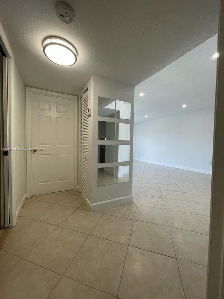 1800 W 54th St - Photo 3 of 20