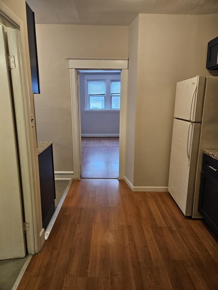 622 E Godfrey Ave #1 - Photo 4 of 22