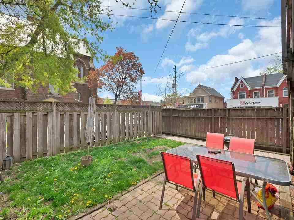 305 Charlton Ave W #2 - Photo 2 of 9