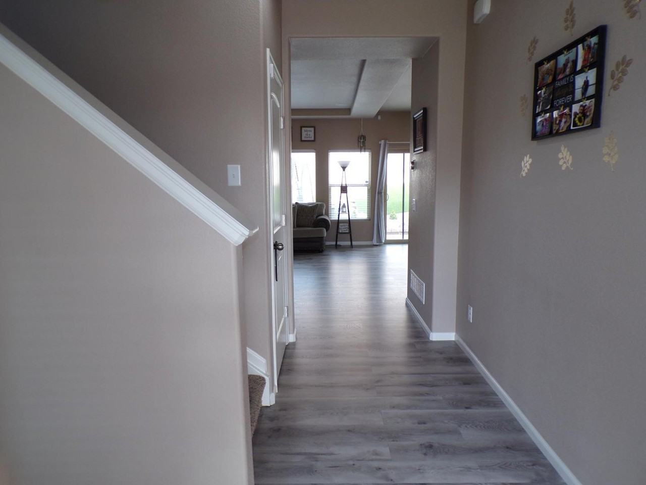 9214 Castle Oaks Dr - Photo 3 of 33