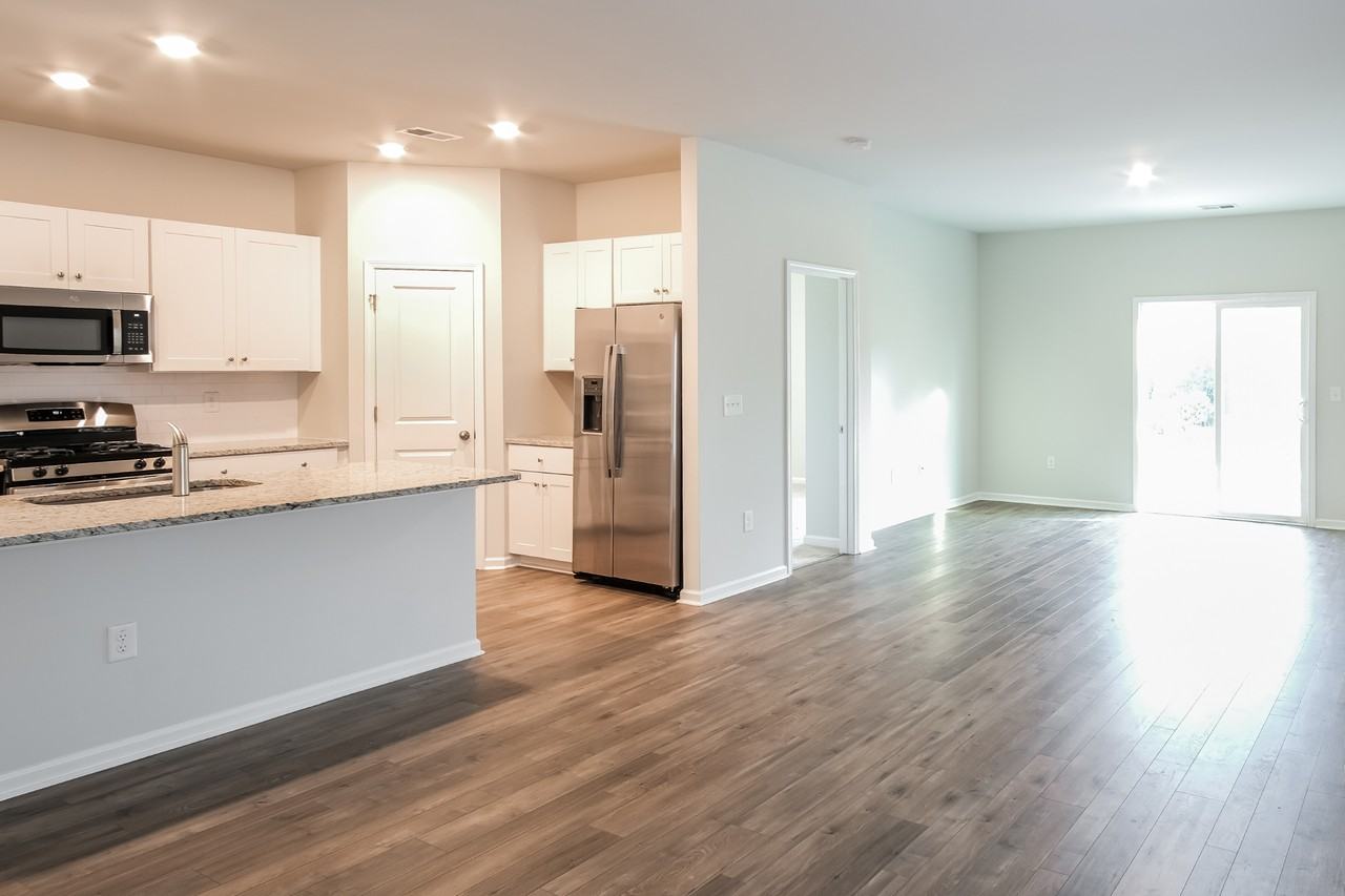 120 S Reindeer Rd - Photo 5 of 20