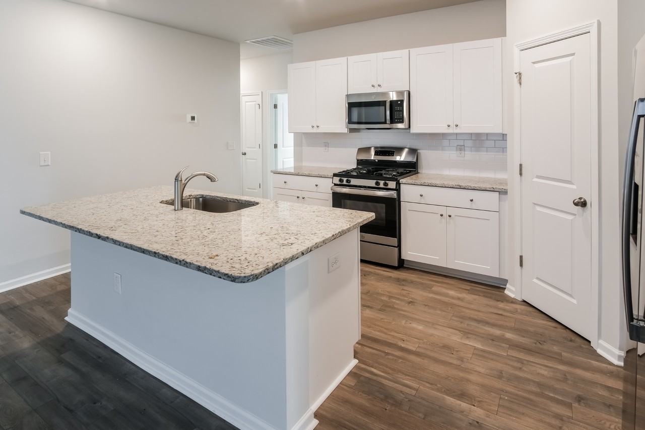 120 S Reindeer Rd - Photo 7 of 20