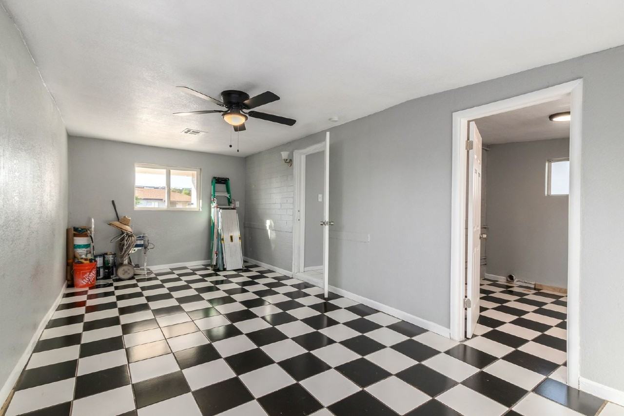 2806 W Luke Ave - Photo 6 of 26