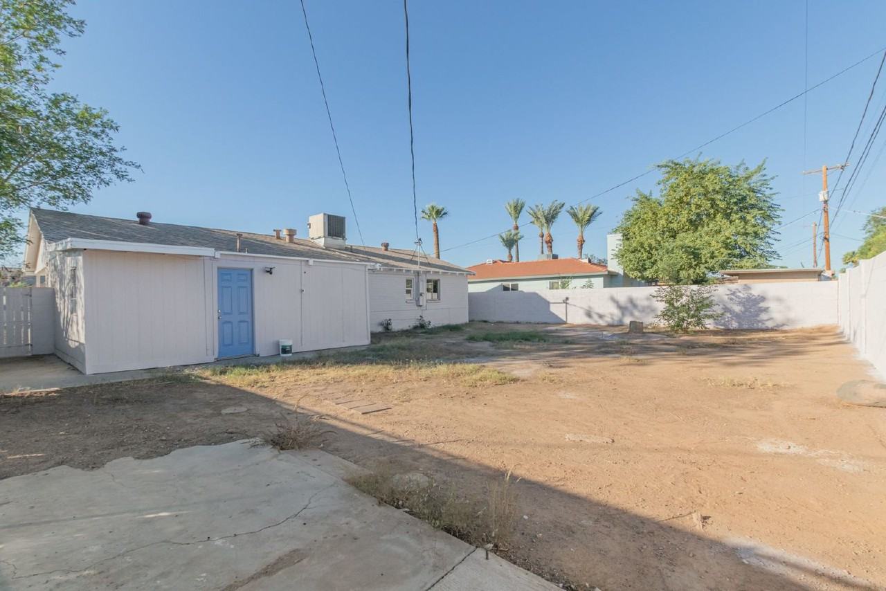 2806 W Luke Ave - Photo 4 of 26