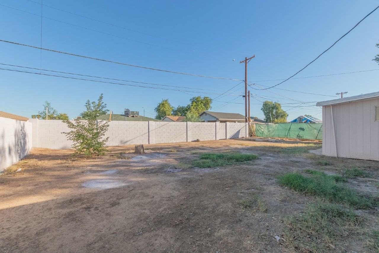 2806 W Luke Ave - Photo 2 of 26