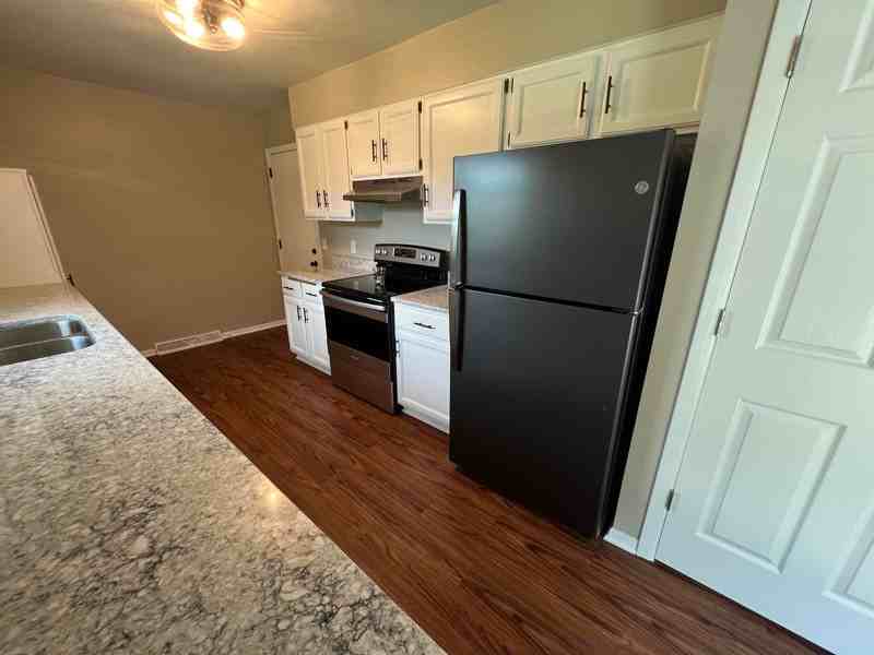 1972 Montana Ave - Photo 2 of 10