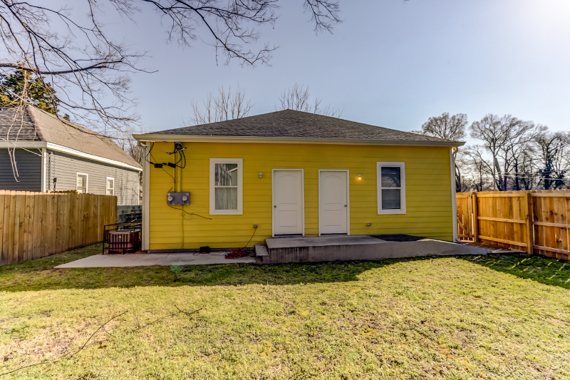 1926 Southern Ave - Photo 4 of 16