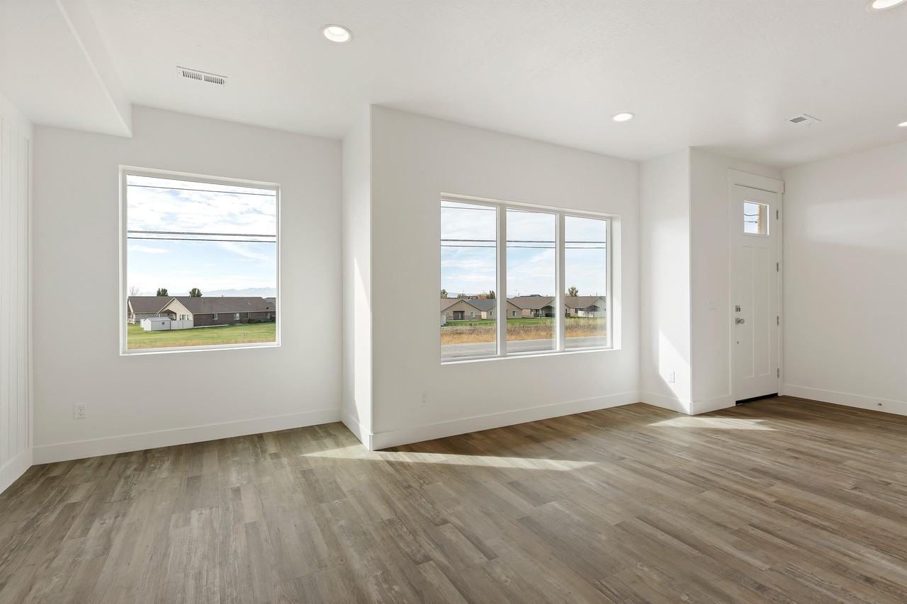 2861 S Bluff Rd #1 - Photo 2 of 24