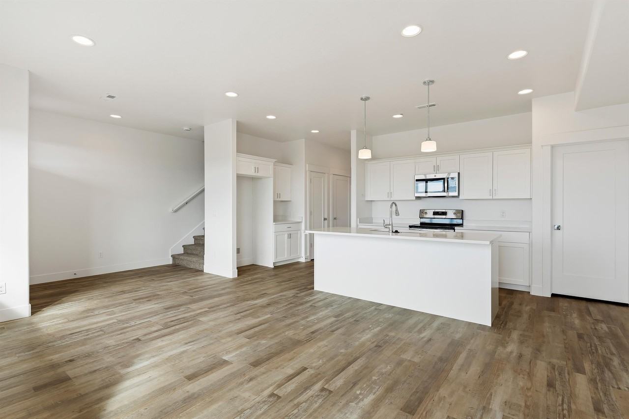 2861 S Bluff Rd #1 - Photo 3 of 24