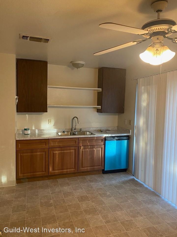 4655 Northglen St - Photo 3 of 12