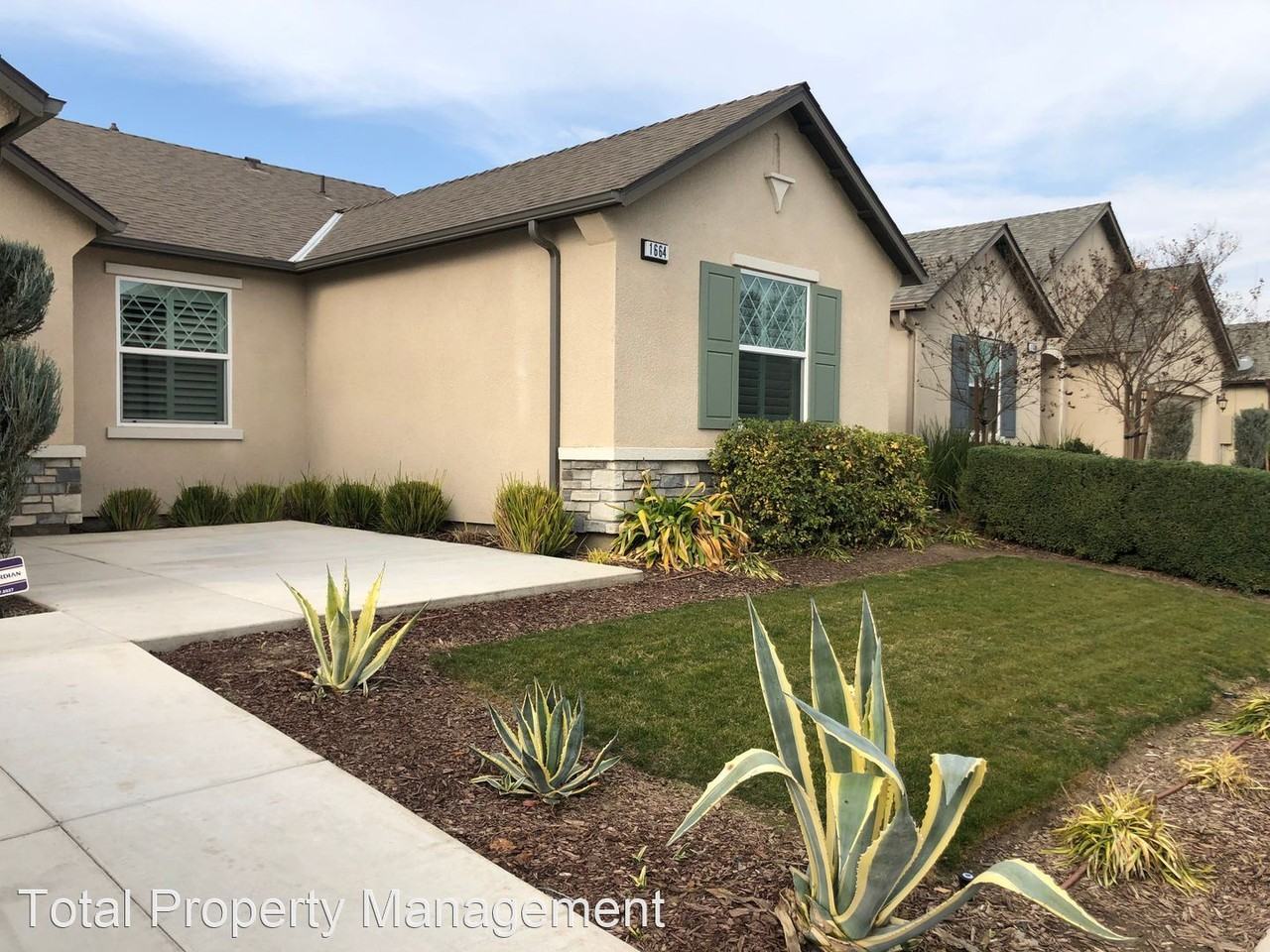 1664 Softwind Dr - Photo 2 of 32