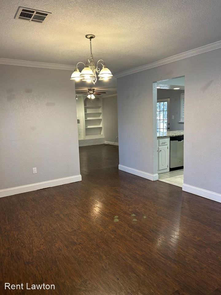 1605 Nw 79th St - Photo 2 of 27