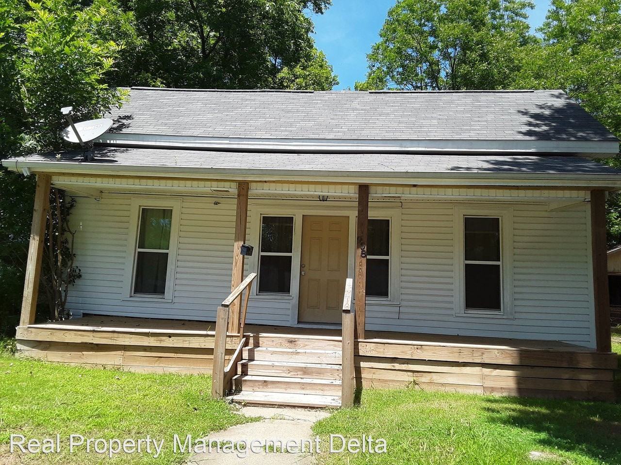 908 W Race St - Photo 2 of 35