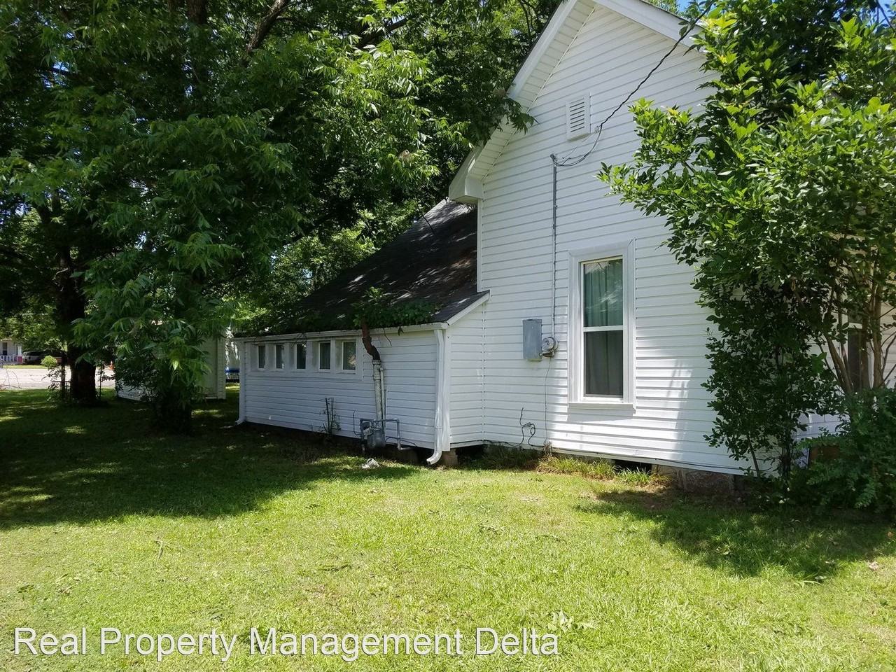 908 W Race St - Photo 3 of 35