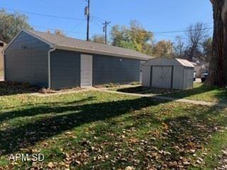 728 N Prairie Ave - Photo 2 of 9