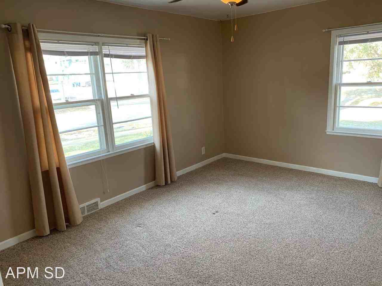 728 N Prairie Ave - Photo 3 of 9