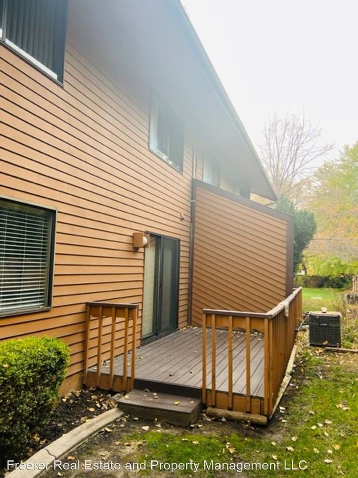 558 E 2025 N - Photo 2 of 12